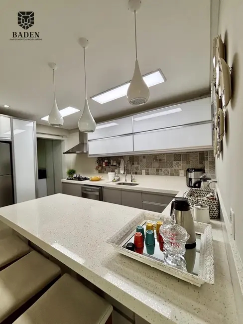 Apartamento com 4 quartos à venda, 180m2 em Centro, Balneario Camboriu - SC - imagem 8 Foto 8 de Apartamento com 4 quartos à venda, 180m2 em Centro, Balneario Camboriu - SC