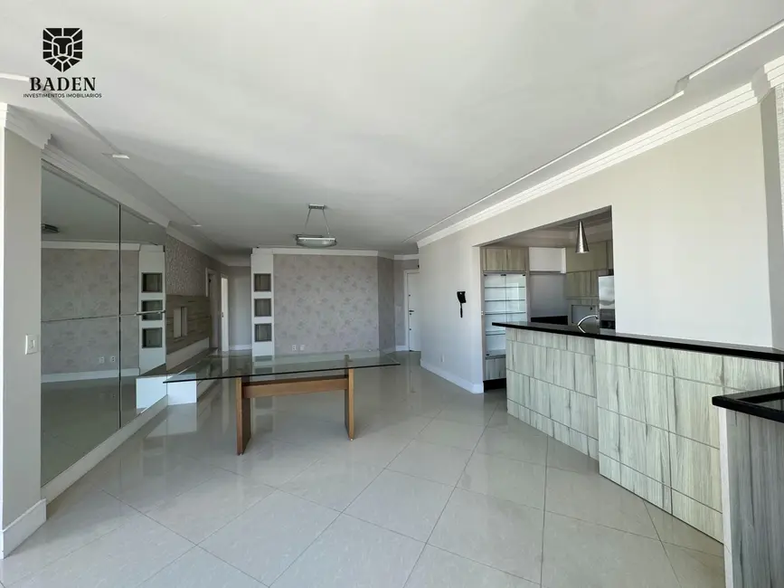 Apartamento com 3 quartos à venda, 130m2 em Centro, Balneario Camboriu - SC - imagem 4 Foto 4 de Apartamento com 3 quartos à venda, 130m2 em Centro, Balneario Camboriu - SC