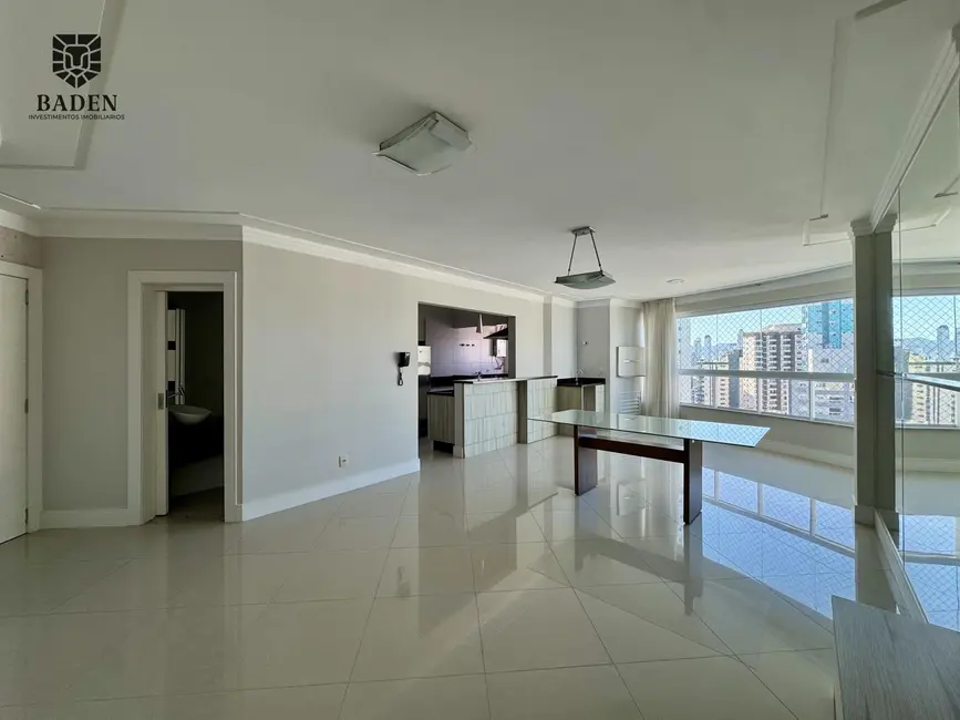 Apartamento com 3 quartos à venda, 130m2 em Centro, Balneario Camboriu - SC - imagem 3 Foto 3 de Apartamento com 3 quartos à venda, 130m2 em Centro, Balneario Camboriu - SC