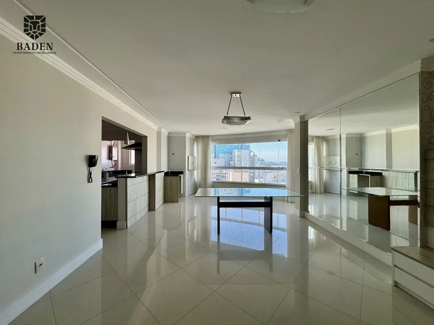 Apartamento com 3 quartos à venda, 130m2 em Centro, Balneario Camboriu - SC - imagem 2 Foto 2 de Apartamento com 3 quartos à venda, 130m2 em Centro, Balneario Camboriu - SC