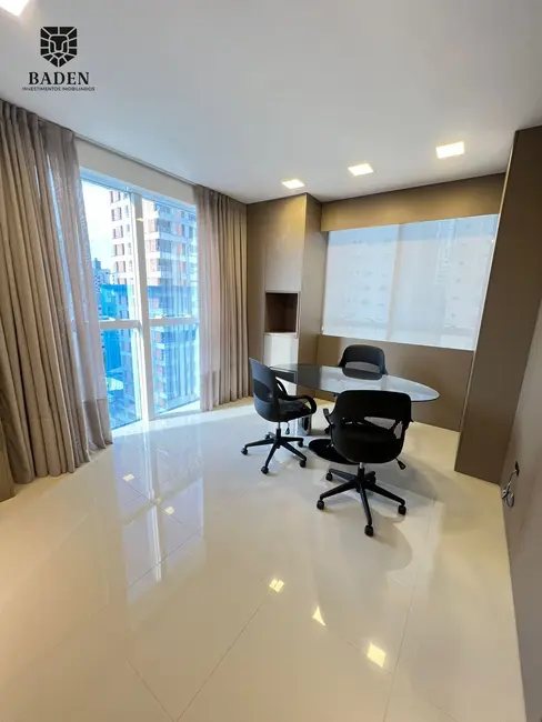 Sala Comercial com 1 quarto à venda, 57m2 em Centro, Balneario Camboriu - SC - imagem 2 Foto 2 de Sala Comercial com 1 quarto à venda, 57m2 em Centro, Balneario Camboriu - SC