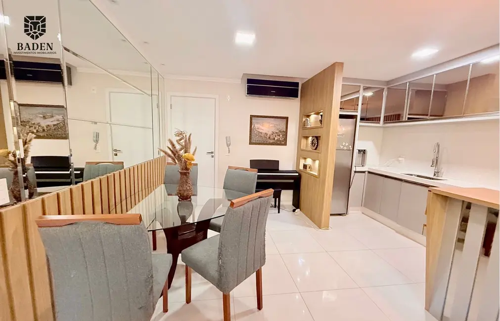 Foto 3 de Apartamento com 2 quartos à venda, 62m2 em Balneario Camboriu - SC