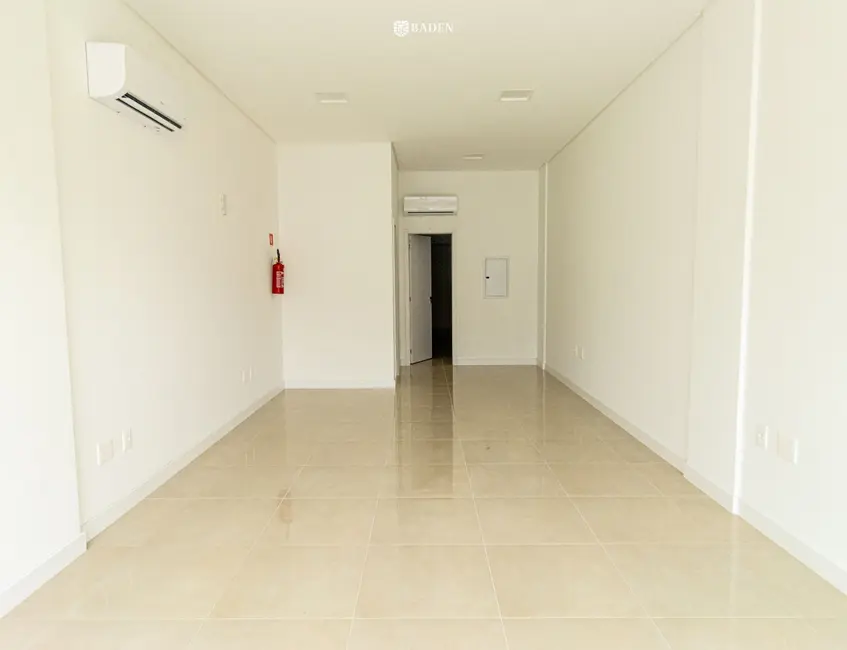 Foto 3 de Sala Comercial com 2 quartos para alugar, 63m2 em Nações, Balneario Camboriu - SC