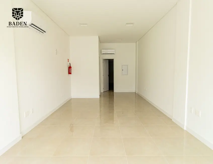 Foto 3 de Sala Comercial com 2 quartos para alugar, 63m2 em Nações, Balneario Camboriu - SC