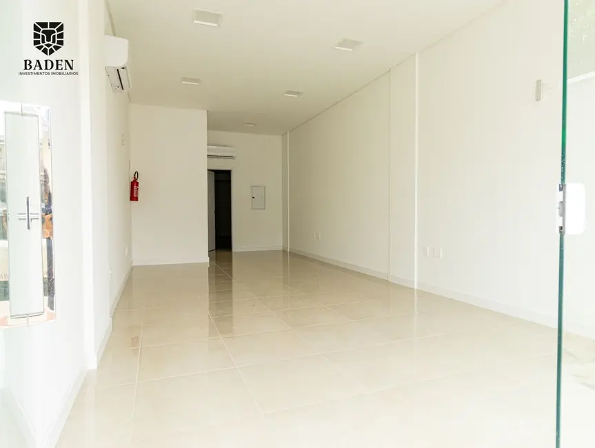 Foto 4 de Sala Comercial com 2 quartos para alugar, 63m2 em Nações, Balneario Camboriu - SC