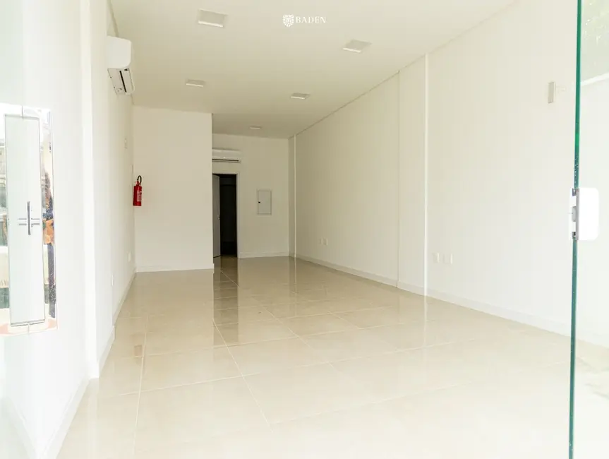 Foto 4 de Sala Comercial com 2 quartos para alugar, 63m2 em Nações, Balneario Camboriu - SC