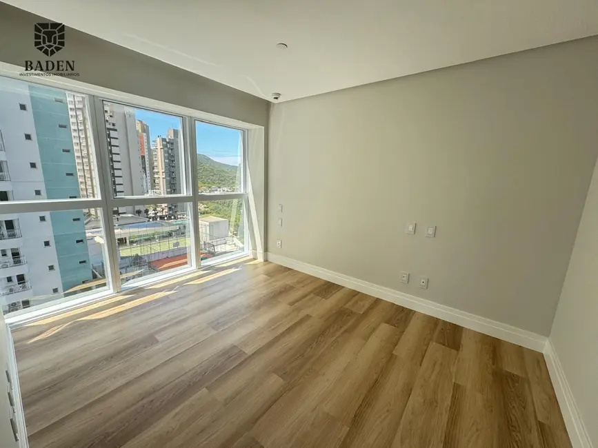 Foto 7 de Apartamento com 4 quartos à venda, 200m2 em Balneario Camboriu - SC