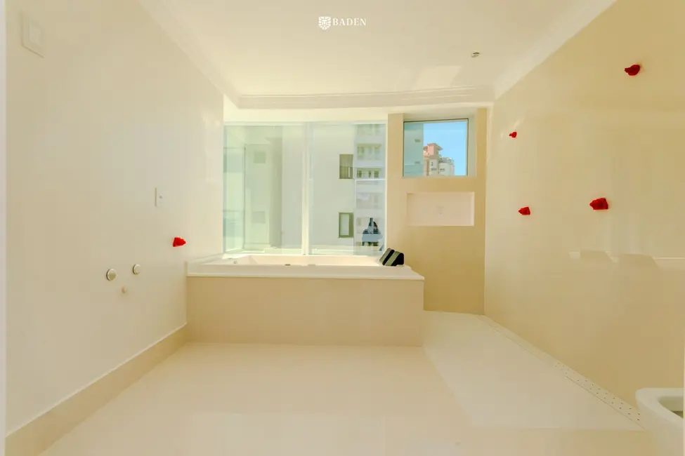 Foto 3 de Apartamento com 4 quartos à venda, 194m2 em Balneario Camboriu - SC
