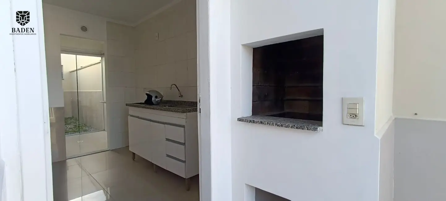Foto 5 de Casa com 2 quartos à venda, 58m2 em Itapema - SC