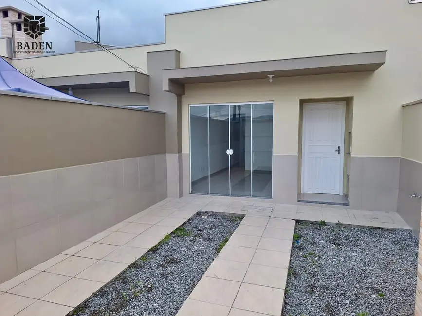 Foto 1 de Casa com 2 quartos à venda, 58m2 em Itapema - SC