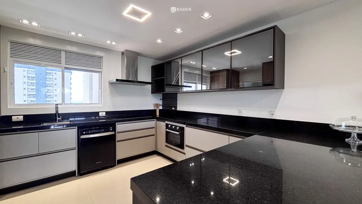 Foto 8 de Apartamento com 4 quartos à venda, 151m2 em Balneario Camboriu - SC