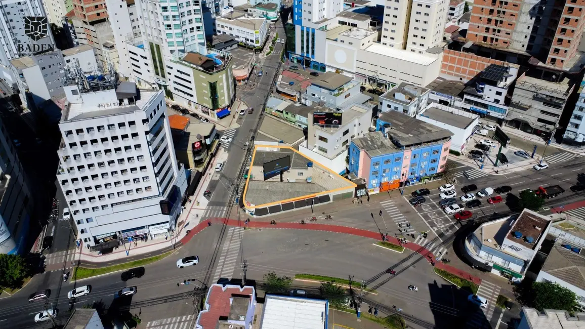 Foto 1 de Terreno / Lote à venda, 471m2 em Centro, Balneario Camboriu - SC