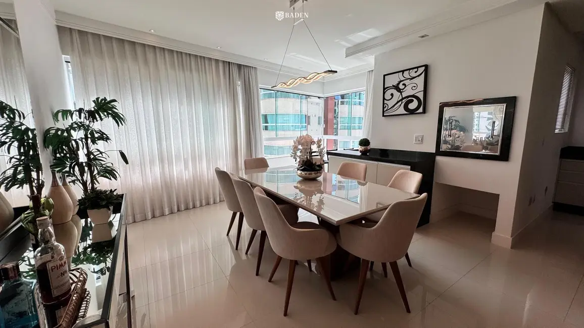 Apartamento com 3 quartos à venda, 130m2 em Centro, Balneario Camboriu - SC - imagem 3 Foto 3 de Apartamento com 3 quartos à venda, 130m2 em Centro, Balneario Camboriu - SC