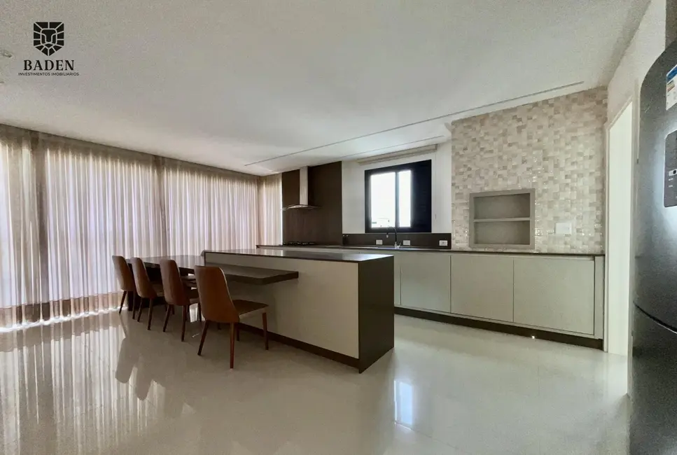 Foto 1 de Apartamento com 3 quartos à venda, 182m2 em Centro, Balneario Camboriu - SC