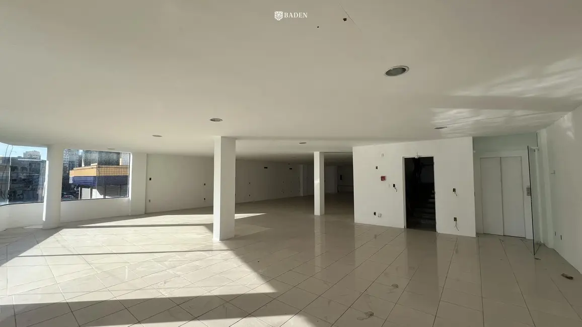 Sala Comercial com 1 quarto para alugar, 272m2 em Centro, Itajai - SC - imagem 2 Foto 2 de Sala Comercial com 1 quarto para alugar, 272m2 em Centro, Itajai - SC