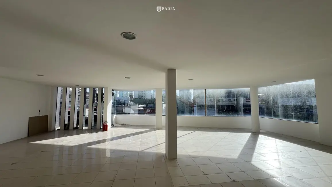 Sala Comercial com 1 quarto para alugar, 272m2 em Centro, Itajai - SC - imagem 1 Foto 1 de Sala Comercial com 1 quarto para alugar, 272m2 em Centro, Itajai - SC