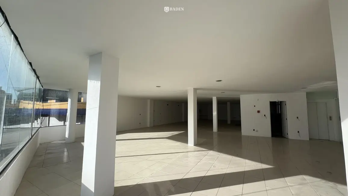 Sala Comercial com 1 quarto para alugar, 272m2 em Centro, Itajai - SC - imagem 3 Foto 3 de Sala Comercial com 1 quarto para alugar, 272m2 em Centro, Itajai - SC