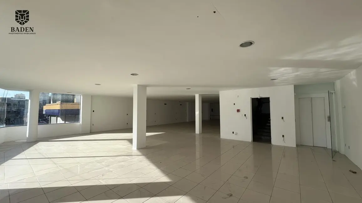 Foto 2 de Sala Comercial com 1 quarto para alugar, 272m2 em Centro, Itajai - SC