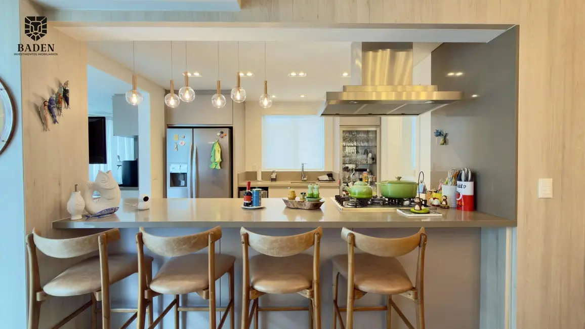 Apartamento com 3 quartos à venda, 123m2 em Centro, Balneario Camboriu - SC - imagem 8 Foto 8 de Apartamento com 3 quartos à venda, 123m2 em Centro, Balneario Camboriu - SC