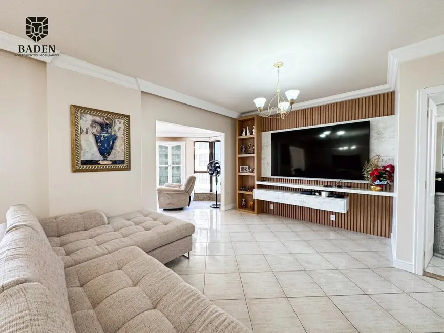 Apartamento com 4 quartos à venda, 185m2 em Centro, Balneario Camboriu - SC - imagem 2 Foto 2 de Apartamento com 4 quartos à venda, 185m2 em Centro, Balneario Camboriu - SC