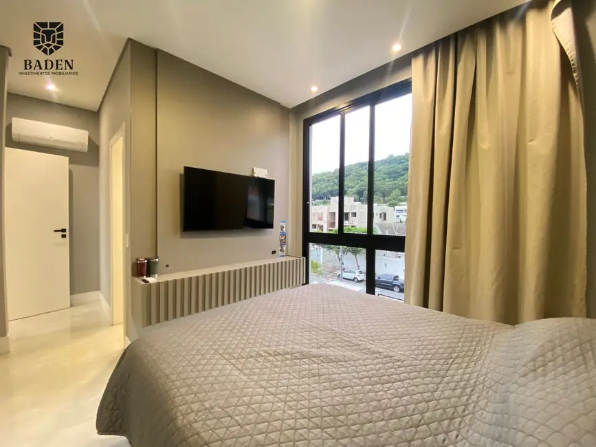 Cobertura com 3 quartos à venda, 230m2 em Barra, Balneario Camboriu - SC - imagem 5 Foto 5 de Cobertura com 3 quartos à venda, 230m2 em Barra, Balneario Camboriu - SC