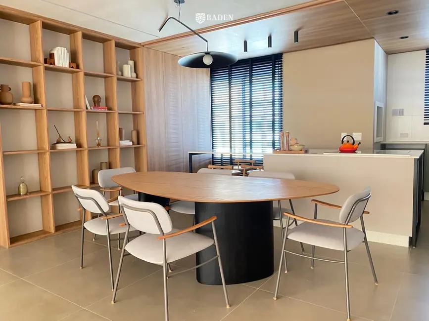 Apartamento com 3 quartos à venda, 135m2 em Centro, Balneario Camboriu - SC - imagem 9 Foto 9 de Apartamento com 3 quartos à venda, 135m2 em Centro, Balneario Camboriu - SC