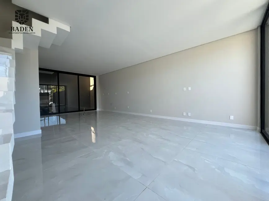 Apartamento com 3 quartos à venda, 240m2 em Barra, Balneario Camboriu - SC - imagem 6 Foto 6 de Apartamento com 3 quartos à venda, 240m2 em Barra, Balneario Camboriu - SC