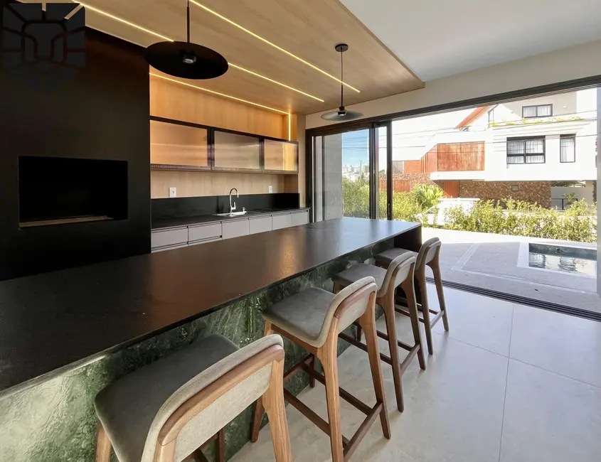 Foto 1 de Casa de Condomínio com 4 quartos à venda, 355m2 em Balneario Camboriu - SC