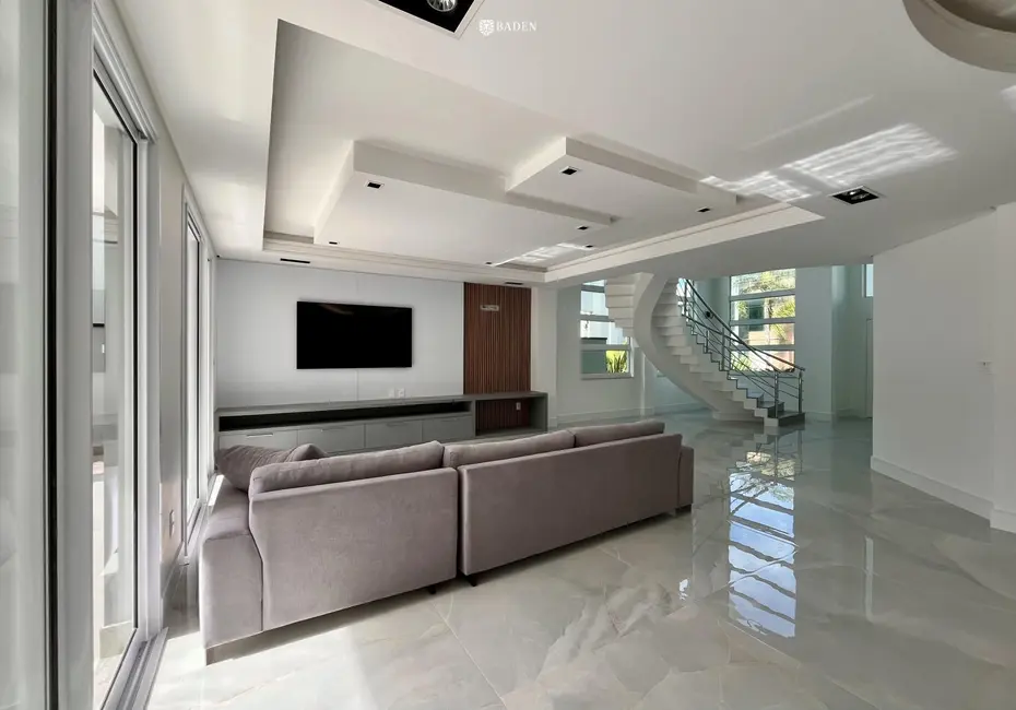 Foto 4 de Casa de Condomínio com 5 quartos para alugar, 400m2 em Balneario Camboriu - SC