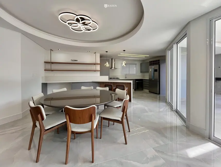 Foto 1 de Casa de Condomínio com 5 quartos para alugar, 400m2 em Balneario Camboriu - SC