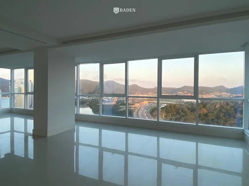 Foto 1 de Apartamento com 3 quartos à venda, 191m2 em Centro, Balneario Camboriu - SC
