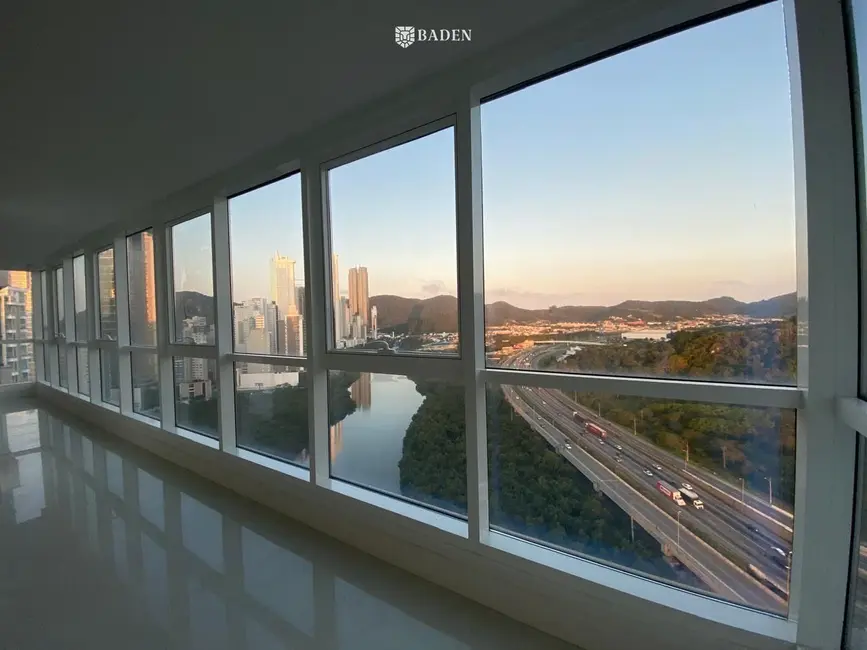 Foto 3 de Apartamento com 3 quartos à venda, 191m2 em Centro, Balneario Camboriu - SC