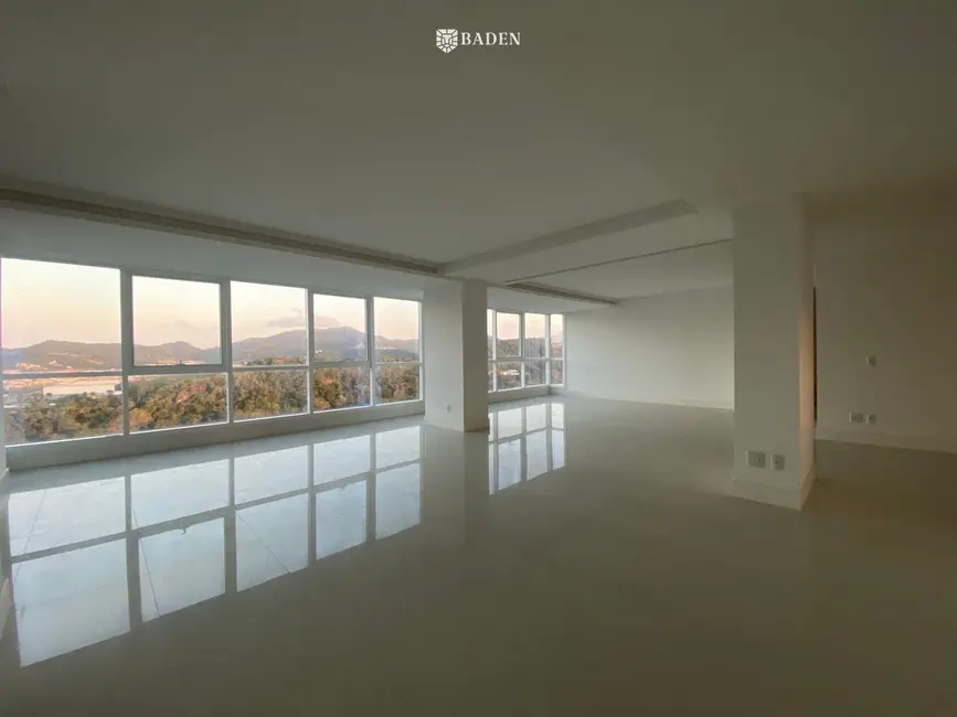 Foto 2 de Apartamento com 3 quartos à venda, 191m2 em Centro, Balneario Camboriu - SC