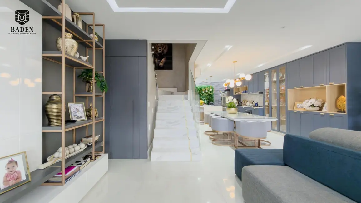 Apartamento com 3 quartos à venda, 248m2 em Centro, Balneario Camboriu - SC - imagem 4 Foto 4 de Apartamento com 3 quartos à venda, 248m2 em Centro, Balneario Camboriu - SC