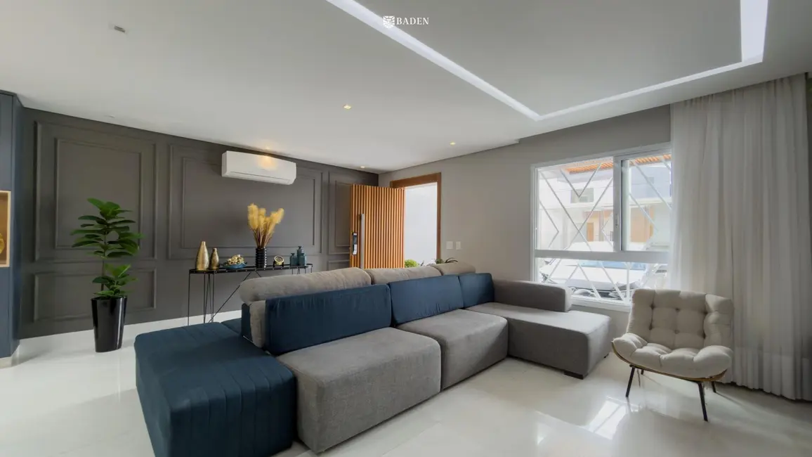 Foto 2 de Casa com 3 quartos à venda, 248m2 em Centro, Balneario Camboriu - SC