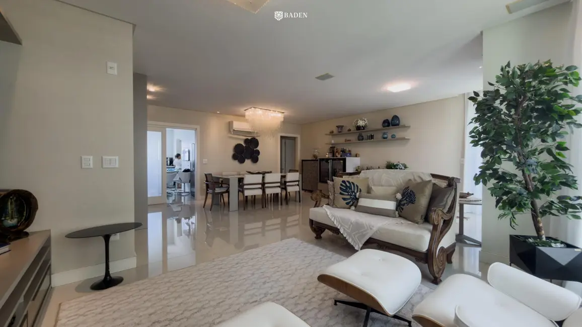 Foto 3 de Apartamento com 4 quartos para alugar, 180m2 em Centro, Balneario Camboriu - SC