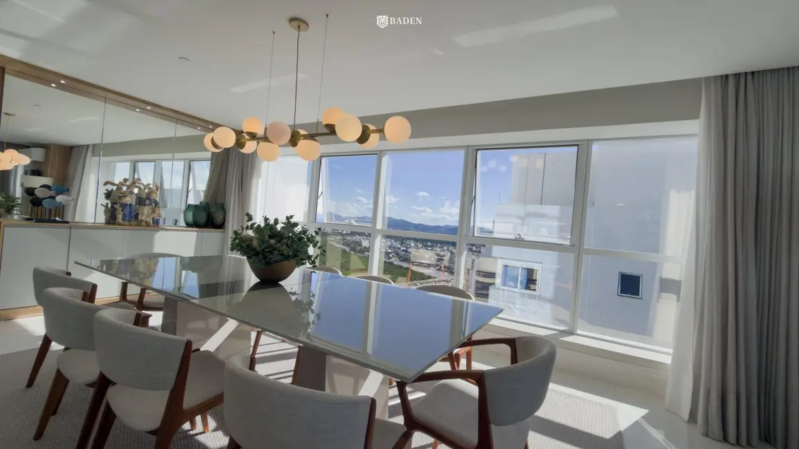 Apartamento com 4 quartos para alugar, 319m2 em Centro, Balneario Camboriu - SC - imagem 3 Foto 3 de Apartamento com 4 quartos para alugar, 319m2 em Centro, Balneario Camboriu - SC