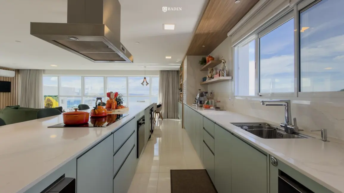 Apartamento com 4 quartos para alugar, 319m2 em Centro, Balneario Camboriu - SC - imagem 8 Foto 8 de Apartamento com 4 quartos para alugar, 319m2 em Centro, Balneario Camboriu - SC