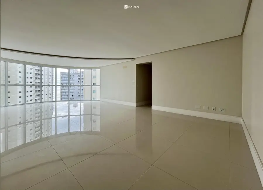 Foto 1 de Apartamento com 3 quartos à venda, 128m2 em Centro, Balneario Camboriu - SC