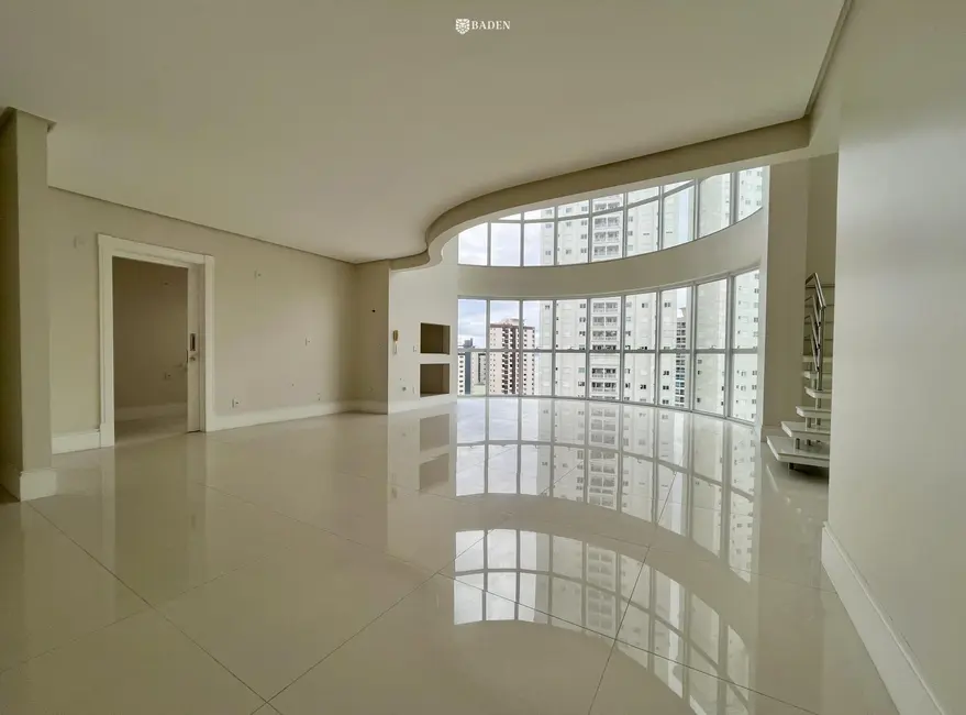 Foto 2 de Apartamento com 4 quartos à venda, 240m2 em Centro, Balneario Camboriu - SC