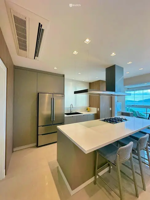 Foto 2 de Apartamento com 3 quartos à venda, 160m2 em Pioneiros, Balneario Camboriu - SC
