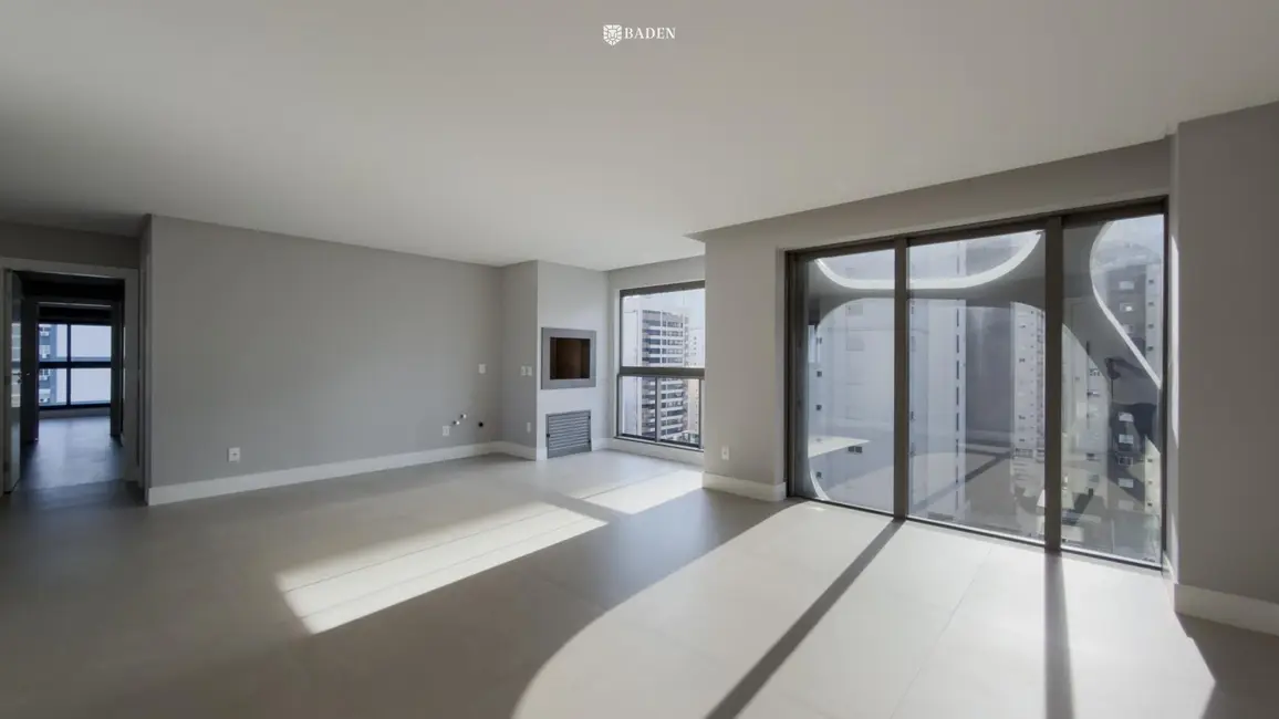 Apartamento com 4 quartos à venda, 146m2 em Centro, Balneario Camboriu - SC - imagem 2 Foto 2 de Apartamento com 4 quartos à venda, 146m2 em Centro, Balneario Camboriu - SC
