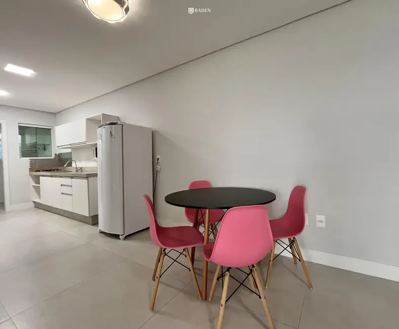 Apartamento com 2 quartos para alugar, 86m2 em Centro, Balneario Camboriu - SC - imagem 3 Foto 3 de Apartamento com 2 quartos para alugar, 86m2 em Centro, Balneario Camboriu - SC