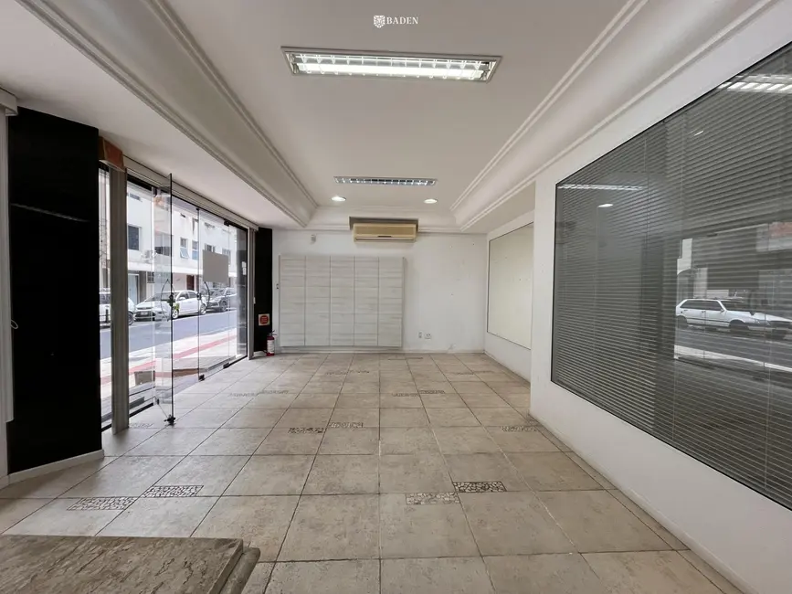 Foto 3 de Sala Comercial com 2 quartos para alugar, 65m2 em Centro, Balneario Camboriu - SC