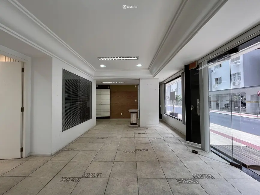 Foto 1 de Sala Comercial com 2 quartos para alugar, 65m2 em Centro, Balneario Camboriu - SC