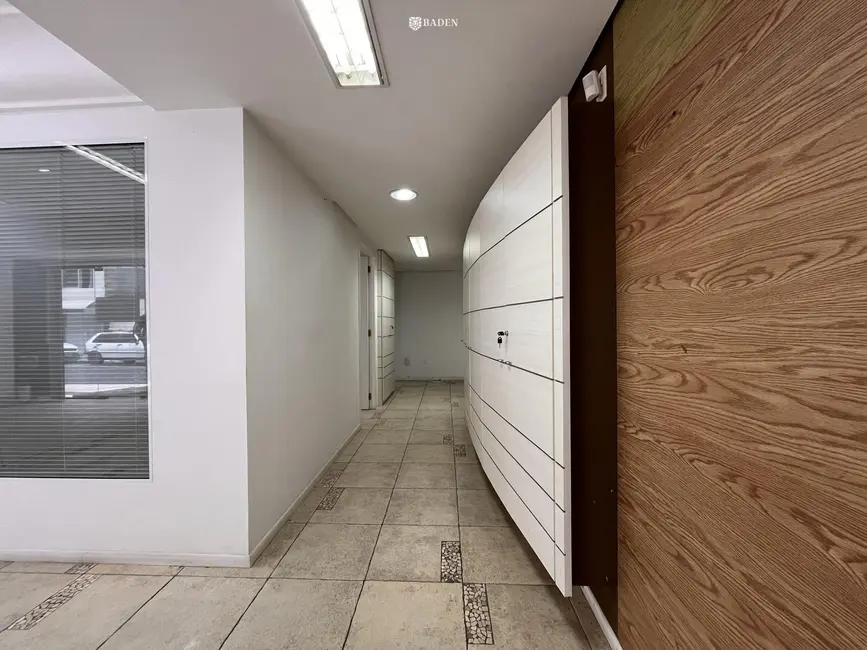 Foto 4 de Sala Comercial com 2 quartos para alugar, 65m2 em Centro, Balneario Camboriu - SC