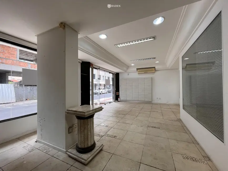 Foto 2 de Sala Comercial com 2 quartos para alugar, 65m2 em Centro, Balneario Camboriu - SC