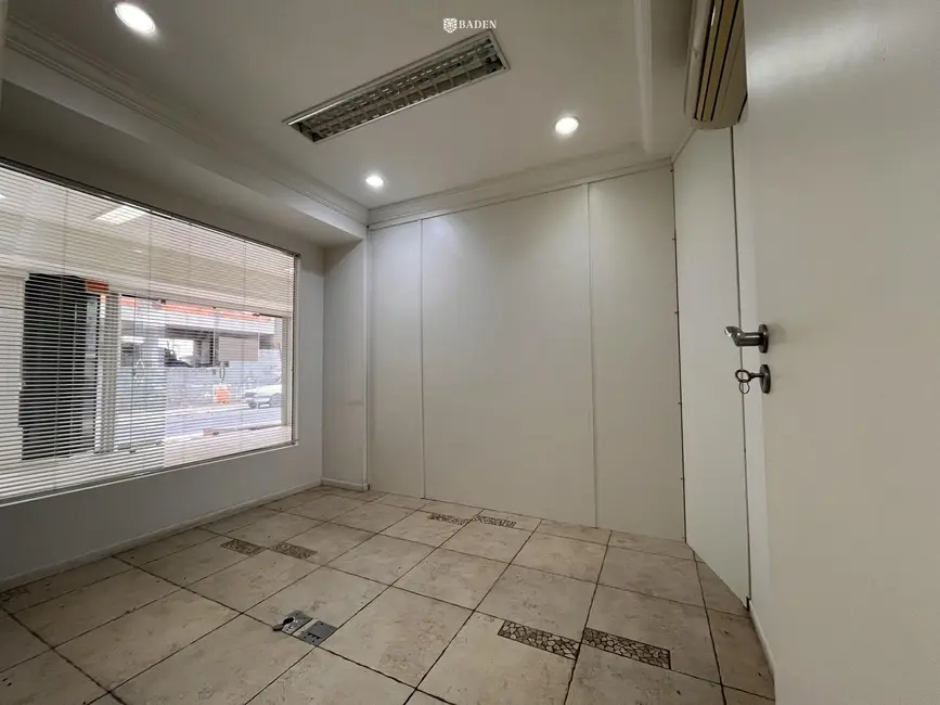 Foto 8 de Sala Comercial com 2 quartos para alugar, 65m2 em Centro, Balneario Camboriu - SC