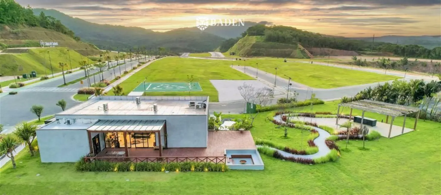 Foto 3 de Terreno / Lote à venda, 300m2 em Camboriu - SC