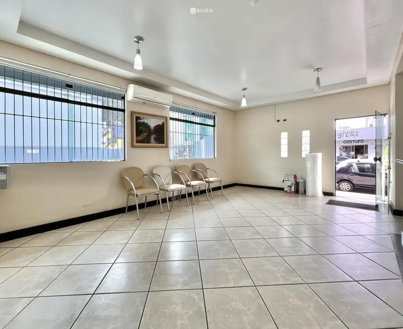 Foto 1 de Loja com 8 quartos para alugar, 160m2 em Nações, Balneario Camboriu - SC